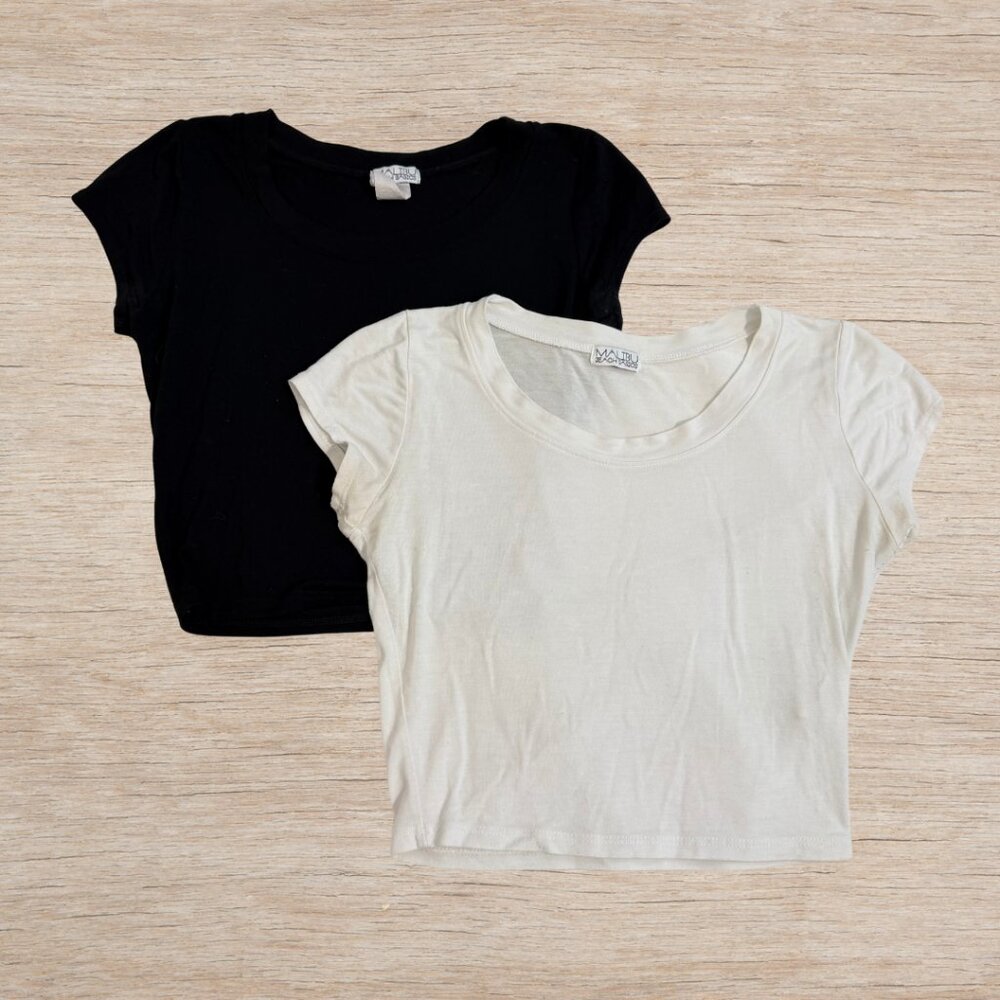 Bundle of 2 Black & White Scoop Neck Crop Tees Malibu Basics Women’s Size Medium